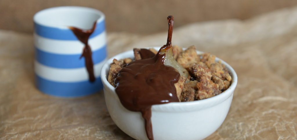Pear-and-Apple-crumble-w-chocolate-sauce-scaled-e1603815781525-1024x484