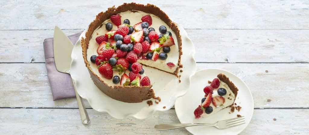 Chocolate-and-Berries-Cheesecake-1024x450