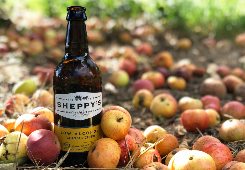 low-alcohol-poster-Apple-and-bottle-1024x710